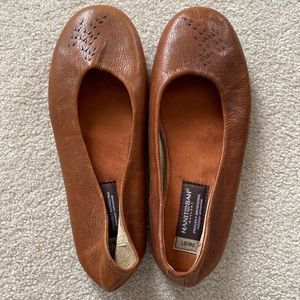 Manitobah Mukluks new leather flats size 8